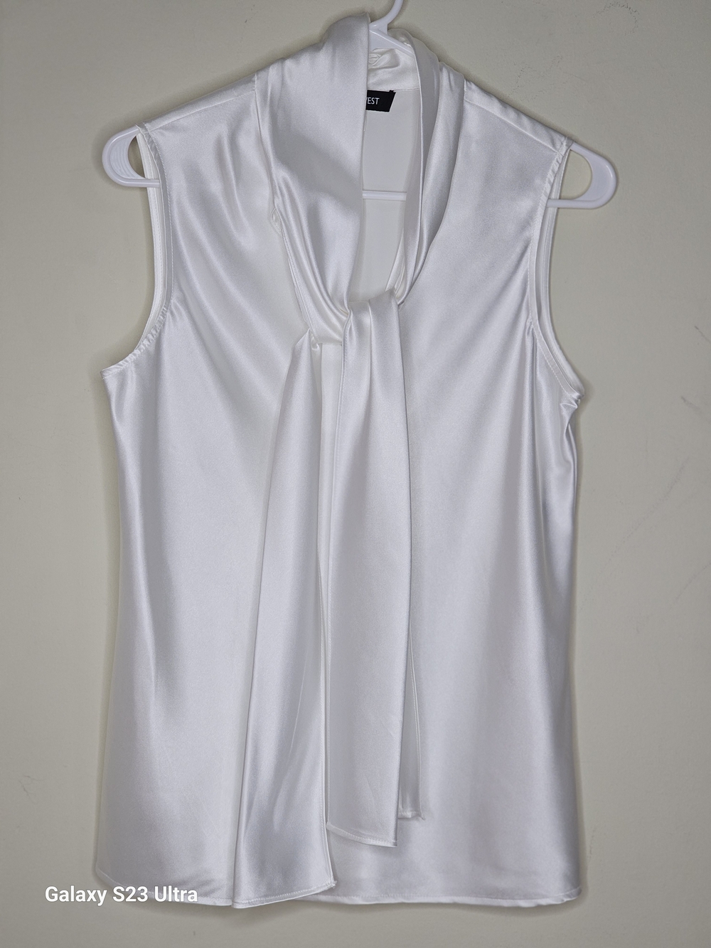Nine West White Sleeveless Tie-Neck Satin Blouse